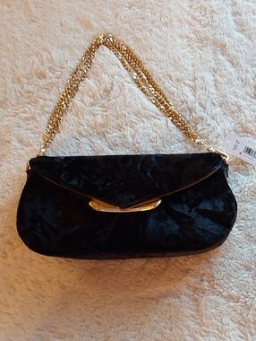 🌺 NWT Kendra Scott Black Velvet Evening Clutch with Gold Chains